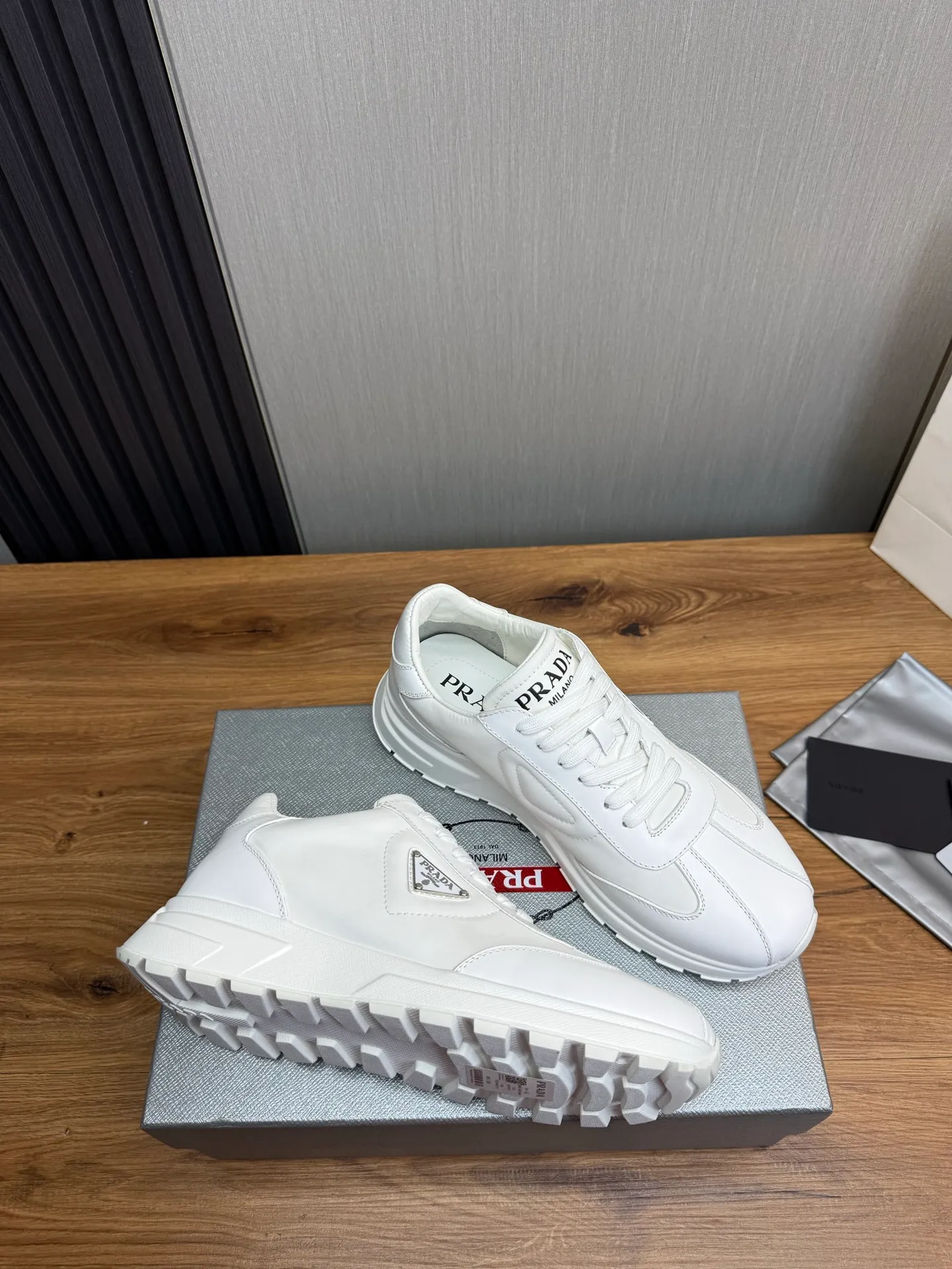 Men's shoes 💰560💰 [PRADA] Hot-selling men's shoes shipped 👏Official website synchronized ⬆️Original imported cowhide stitching waterproof fabric + cowhide lining, 1⃣️:1⃣️reproduction, original bottom, 38-45 (45. Customized, non-refundable)